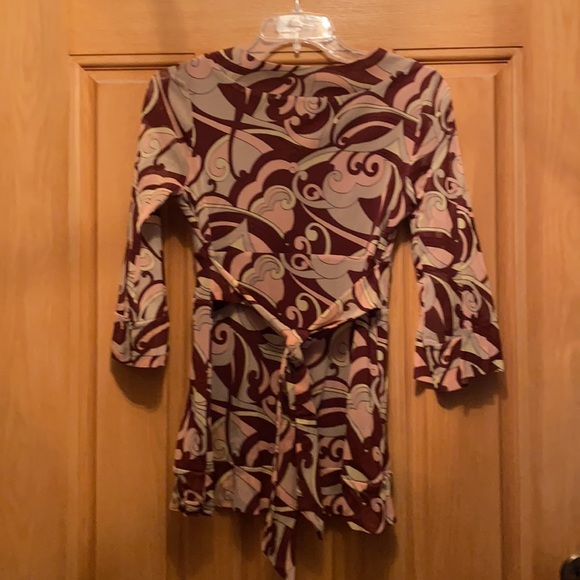 Cute tie top - Picture 2 of 2